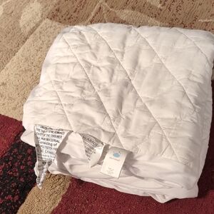 Cloud Island White Crib Quilted Mattress Cover